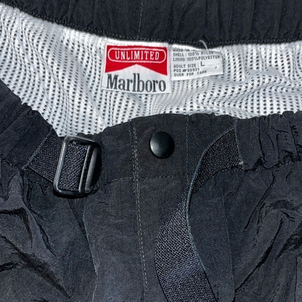 New Vintage 90’s Marlboro Unlimited Lined Black Ripstop Cargo Shorts Swim Trunks